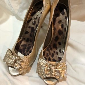 Gold Gianni bini heels.